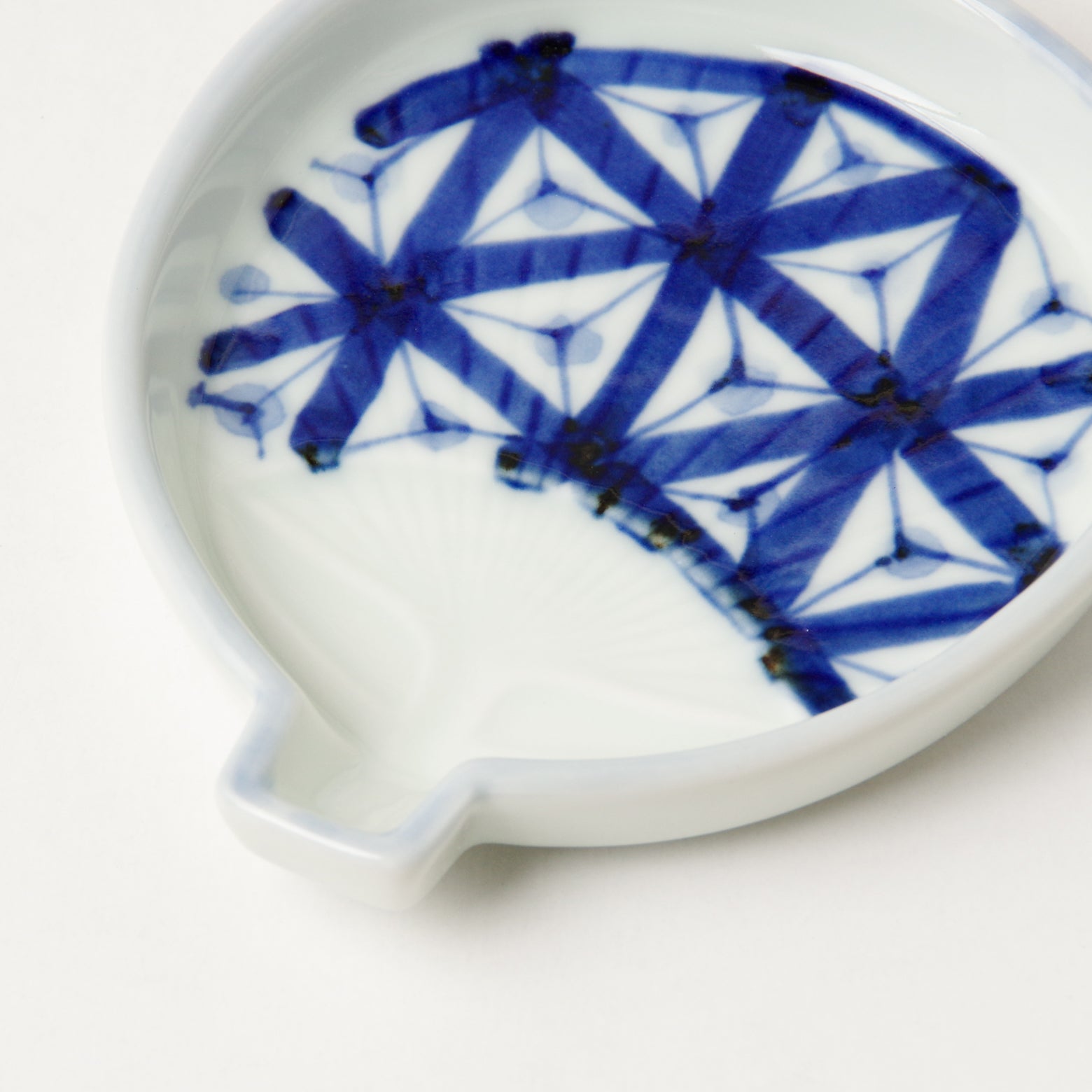 有田焼 うちわ小皿(麻の葉/渕染付) 10.5cm Ojiyama Title  Studio1156