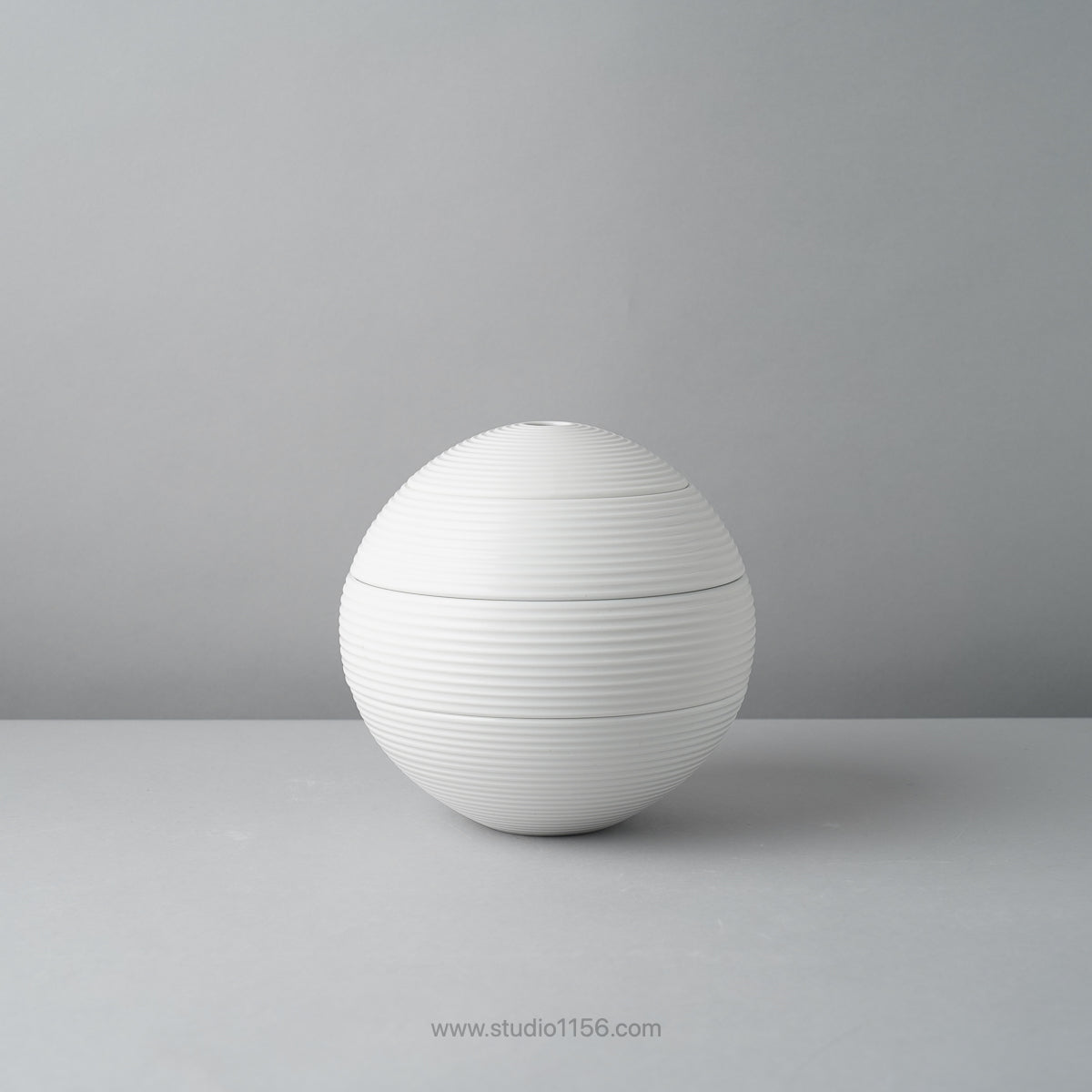 有田焼 珠型三段重 お重箱 16cm 白磁千段 有田焼 李荘窯 Studio1156