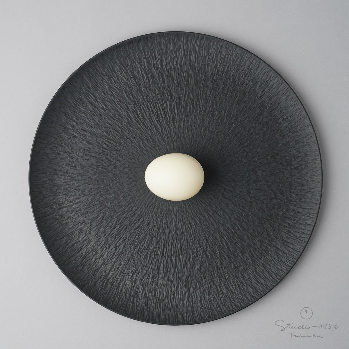 有田焼 飛鉋 フラットプレート(L) 27cm [強化磁器] 黒墨 Riso Studio1156