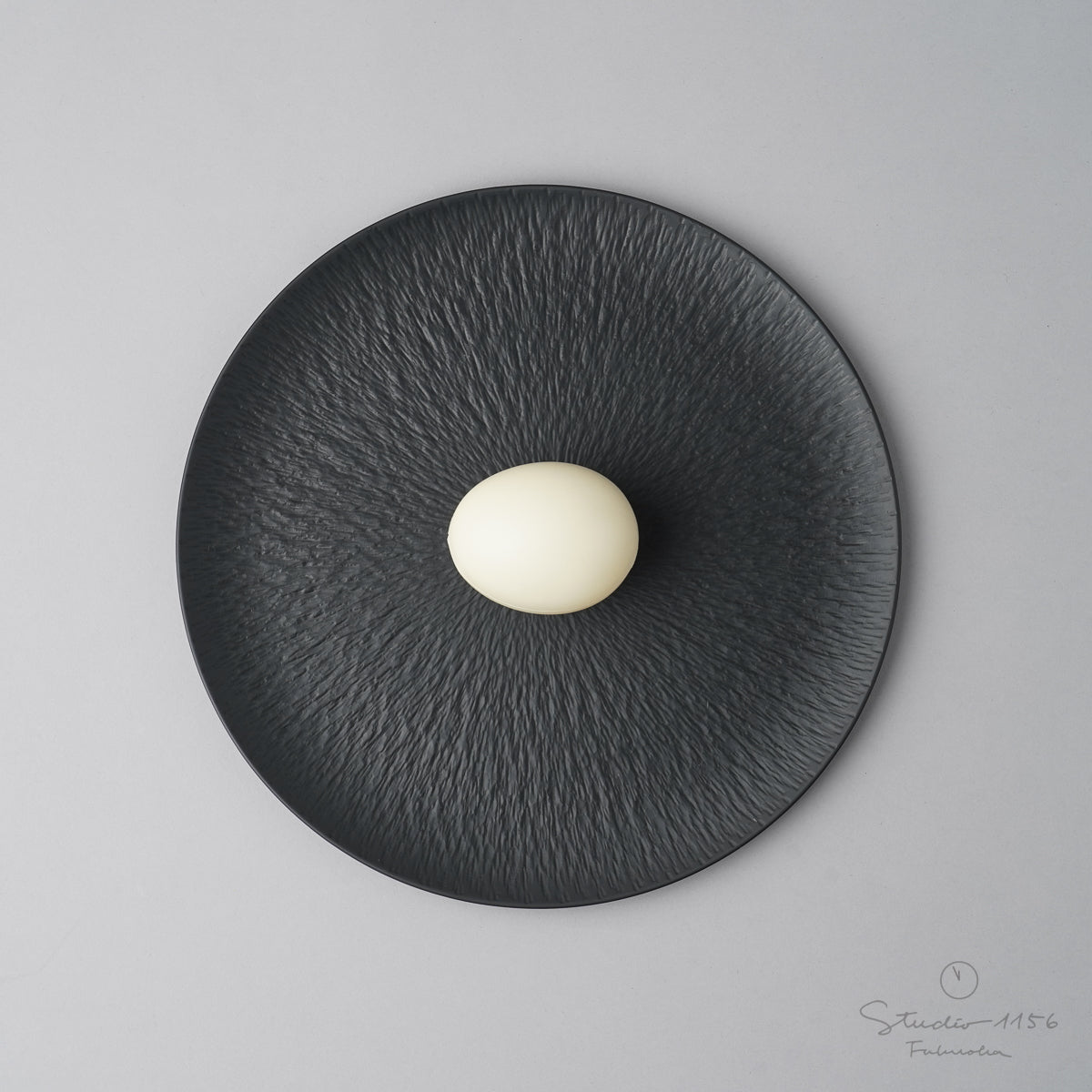 有田焼 飛鉋 フラットプレート(M) 21cm [強化磁器] 黒墨 Riso Studio1156