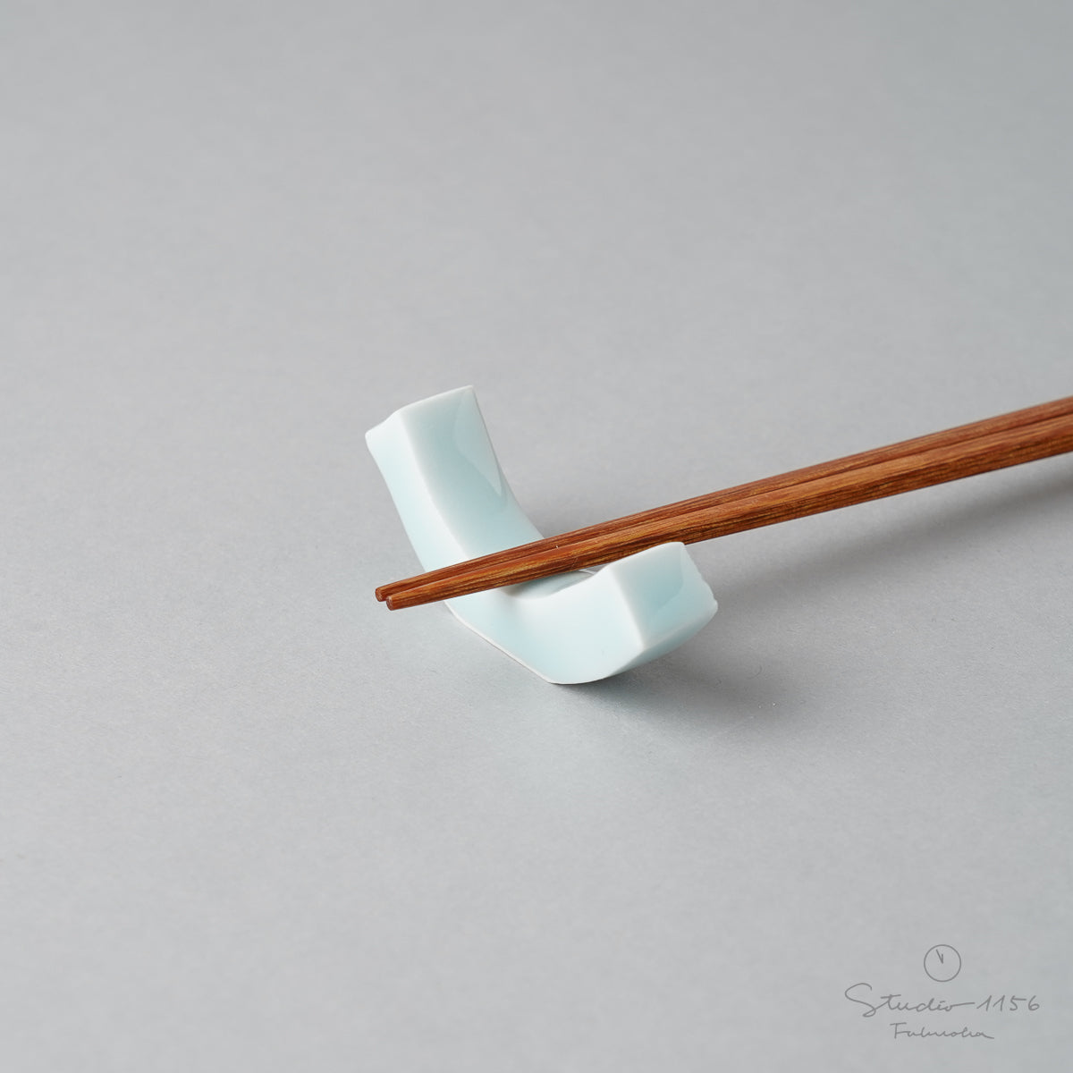 有田焼 反り型箸置き(XL) 6.3cm 青白磁 Seitoen Studio1156