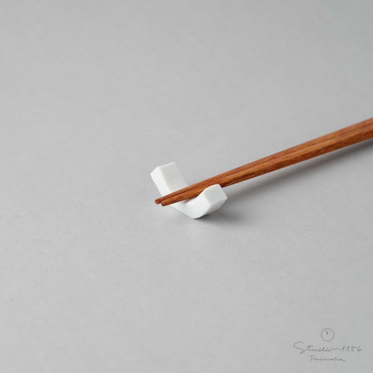 有田焼 反り型箸置き(S) 3.4cm 白磁 Seitoen Studio1156