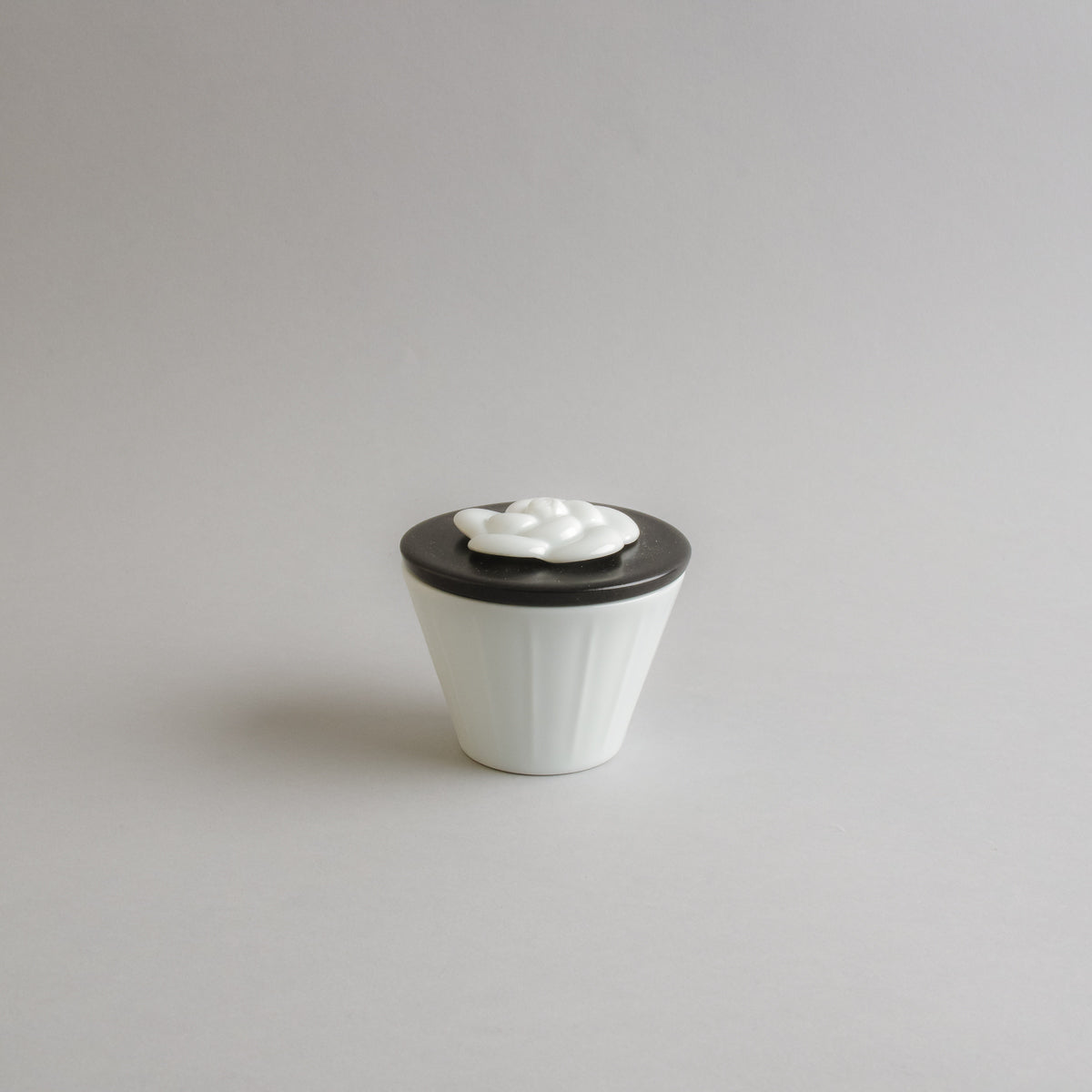波佐見焼 アミューズカップ(L) w/ Lid 8cm/130ml 黒マットカメリア Tanshin Studio1156