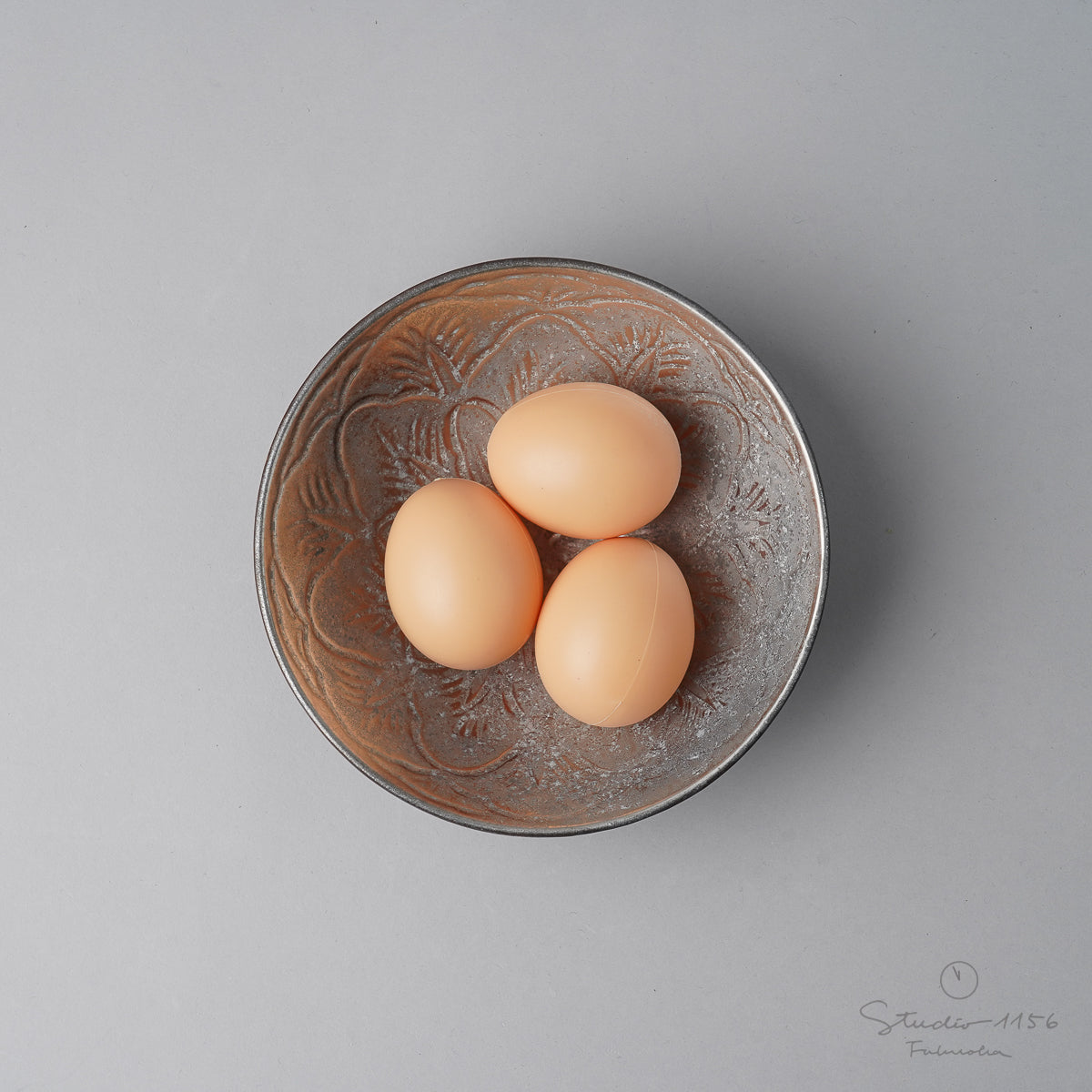 有田焼 黒柚子銀 鴻臚館彫 中鉢 15.5cm Touetsu Studio1156