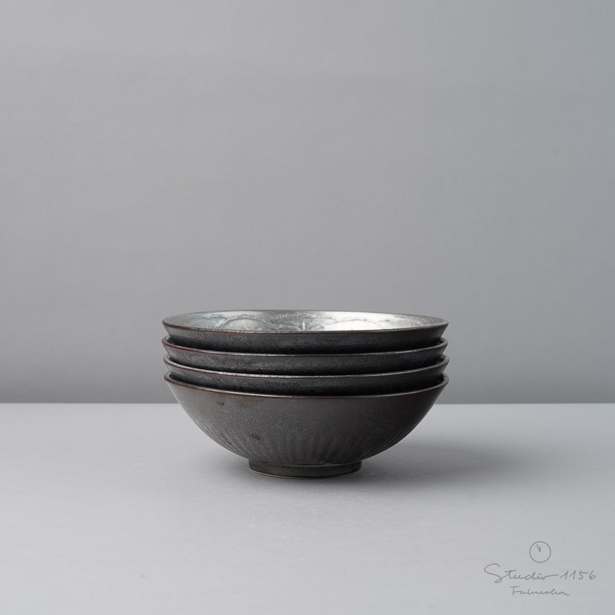 有田焼 黒柚子銀 鴻臚館彫 中鉢 15.5cm Touetsu Studio1156