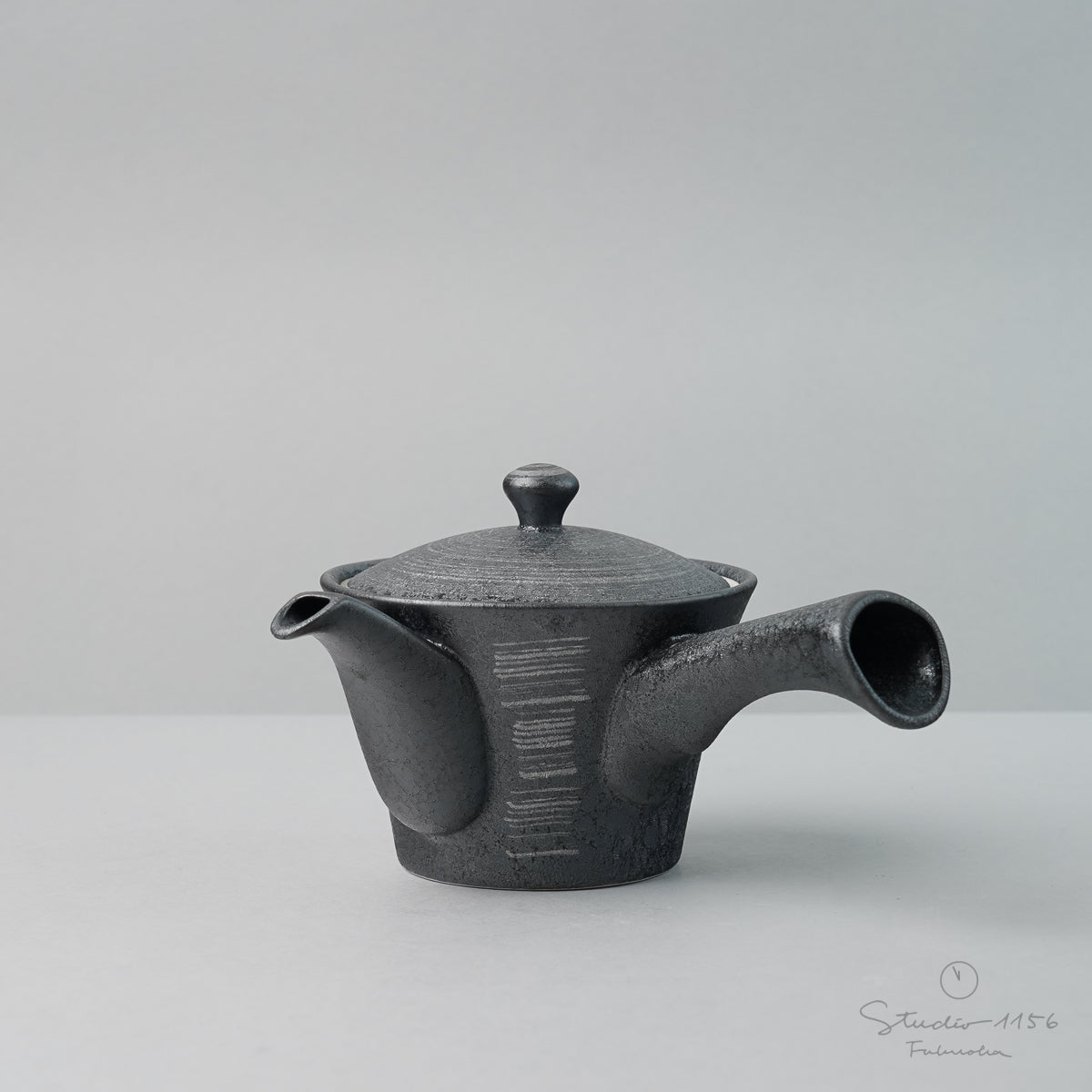 有田焼 開口急須 300ml [茶こし付] 晶銀擦 Touetsu Studio1156
