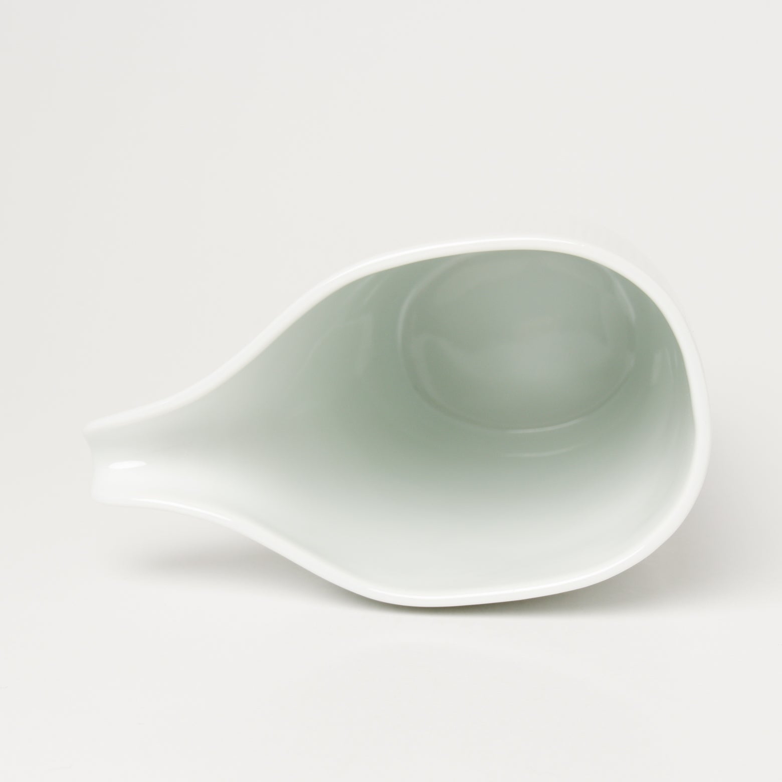 有田焼 白磁線彫 片口注器(大) 230ml Kouraku Studio1156