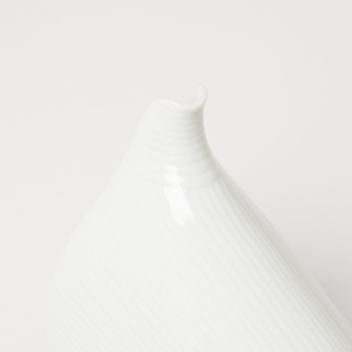 有田焼 白磁線彫 片口注器(大) 230ml Kouraku Studio1156
