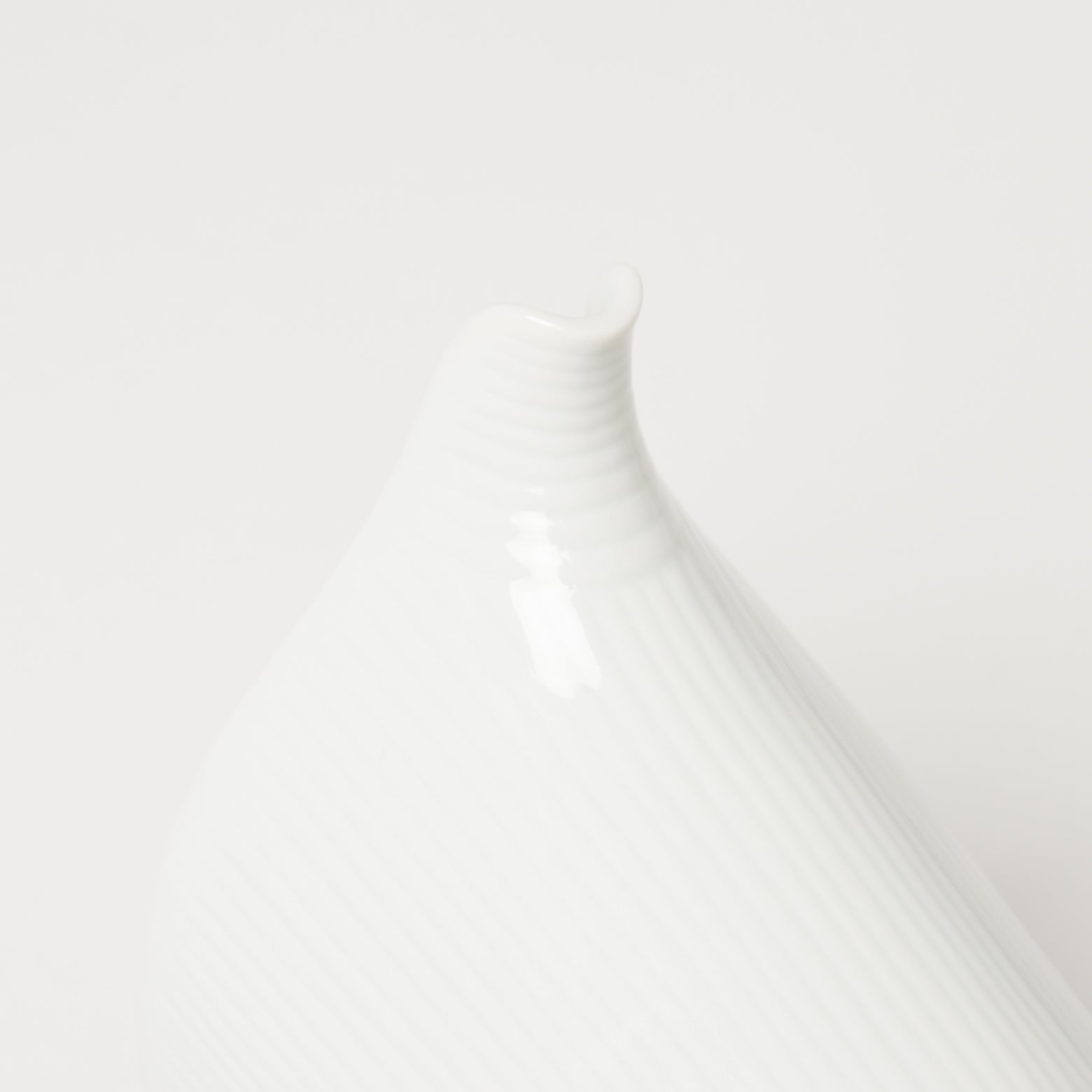 有田焼 白磁線彫 片口注器(大) 230ml Kouraku Studio1156